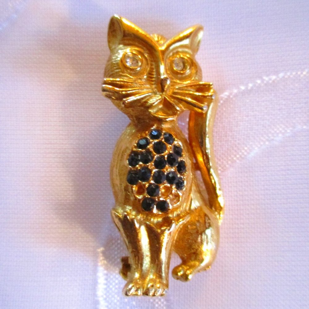 THE ICING GOLD KITTY BROOCH - NWT